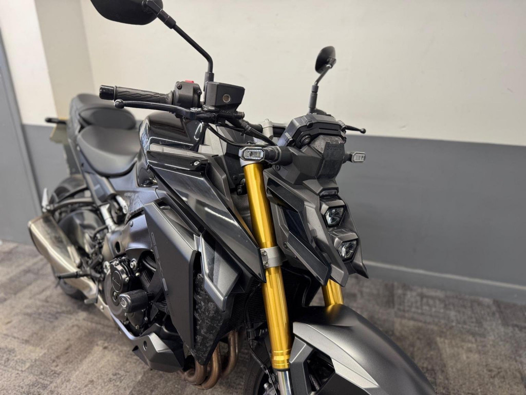 SUZUKI GSX-S1000