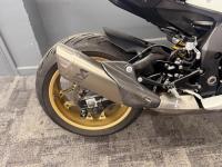 YAMAHA R1