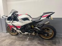 YAMAHA R1