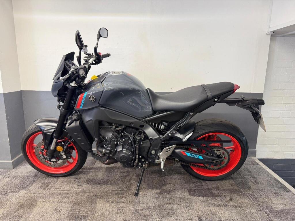 YAMAHA MT-09