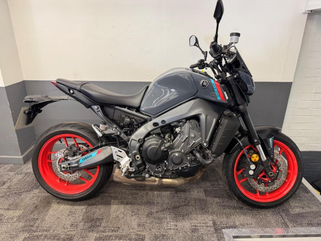 YAMAHA MT-09