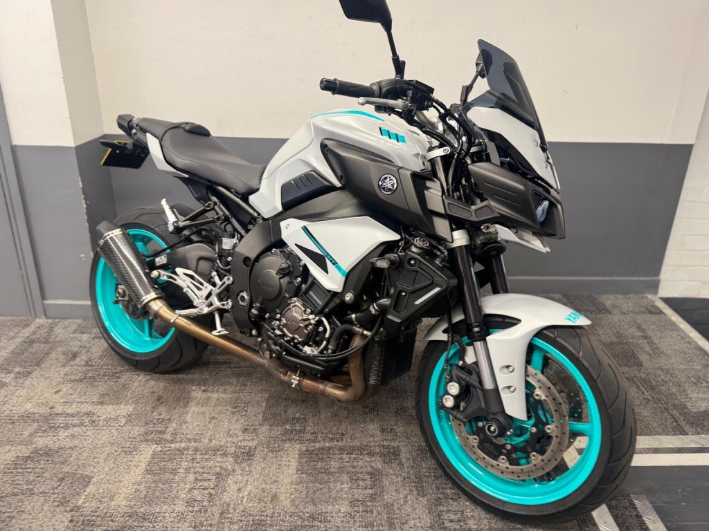 YAMAHA MT-10