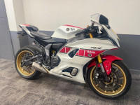 YAMAHA R7