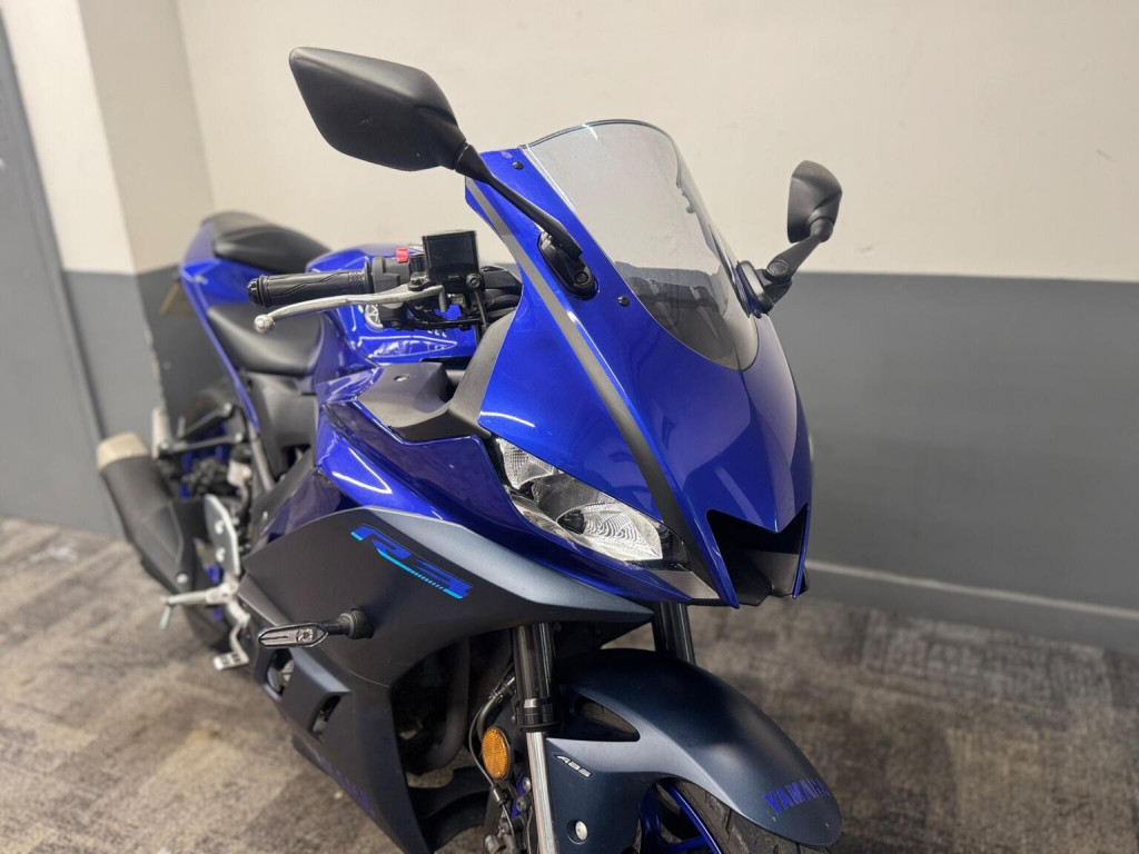YAMAHA R3