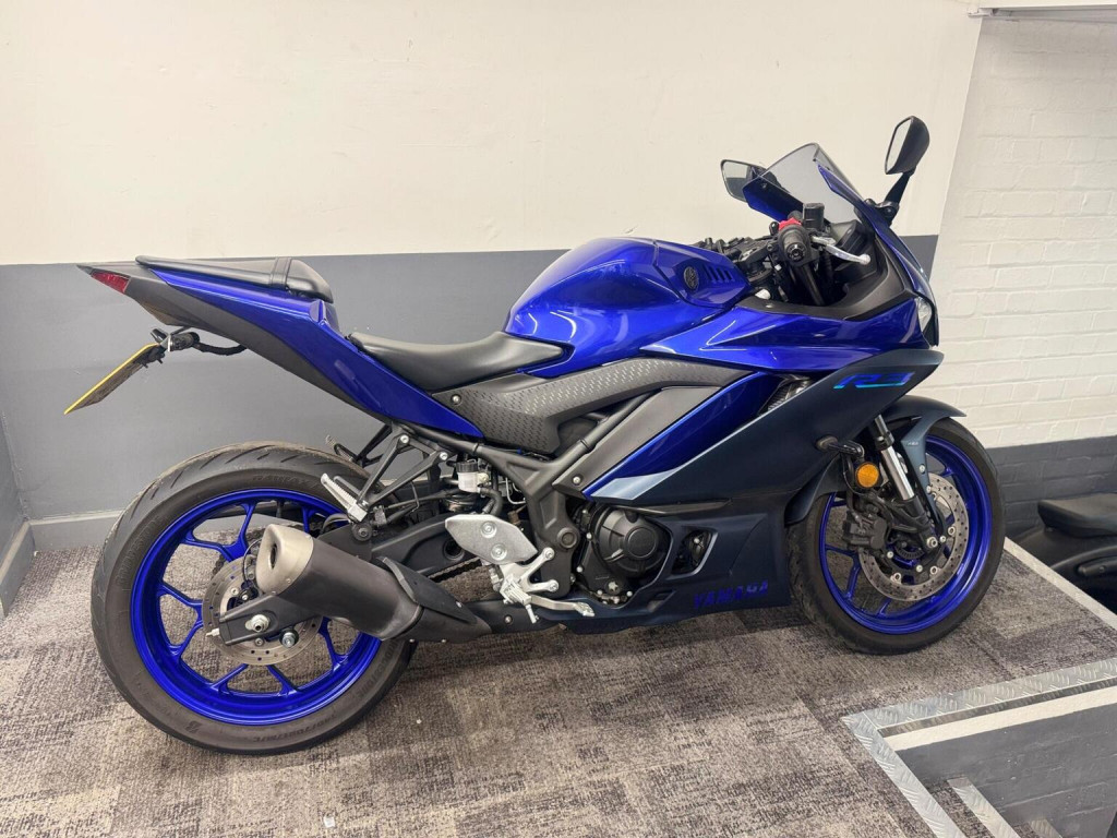 YAMAHA R3