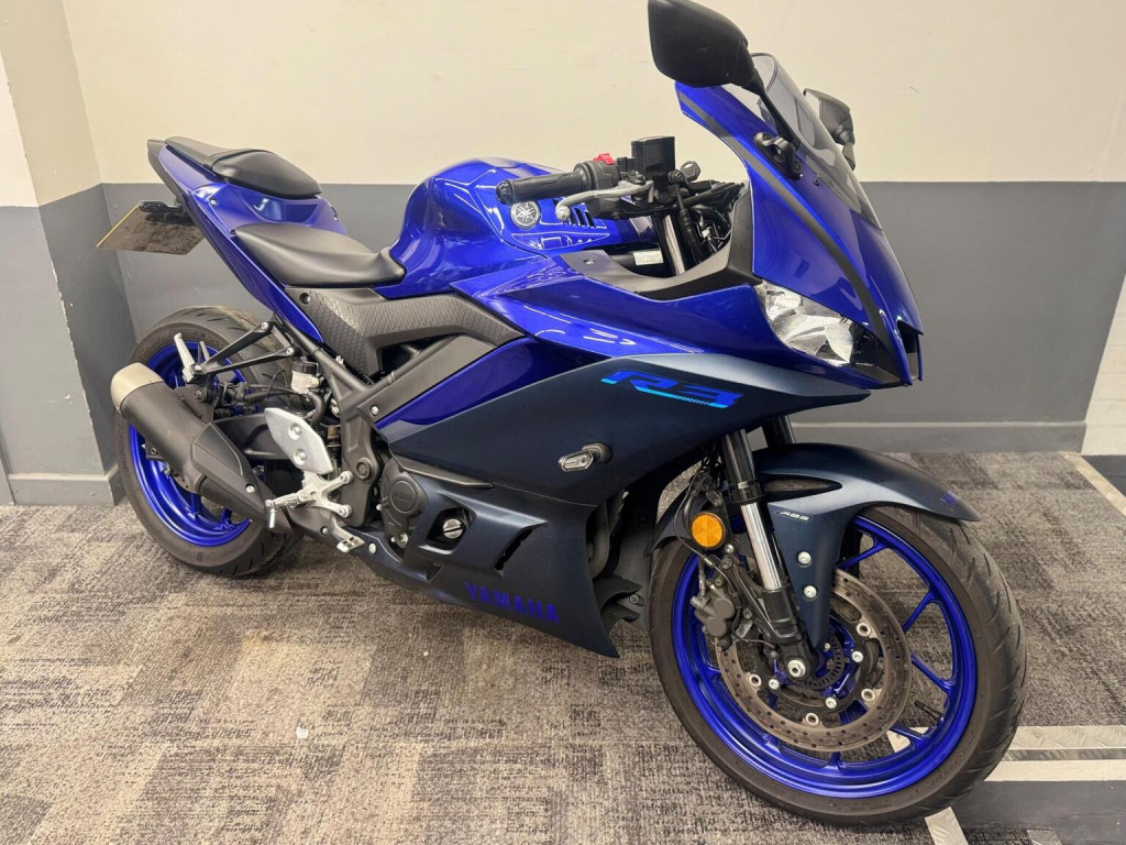 YAMAHA R3