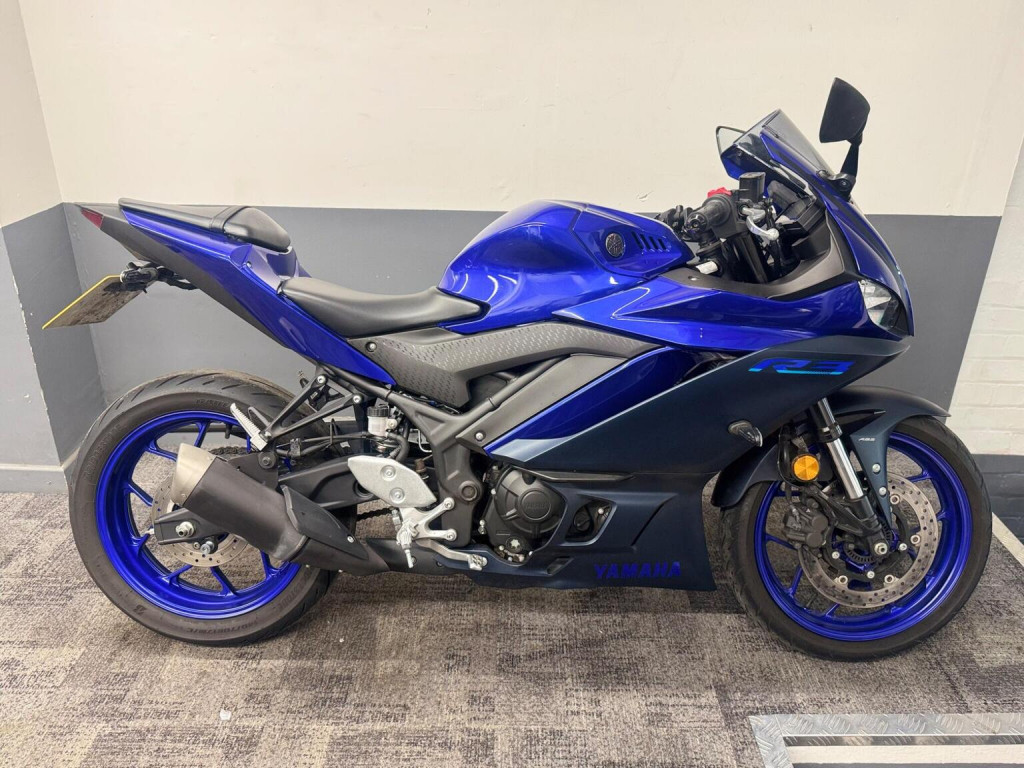 YAMAHA R3