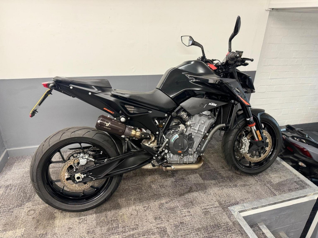 KTM 890 DUKE