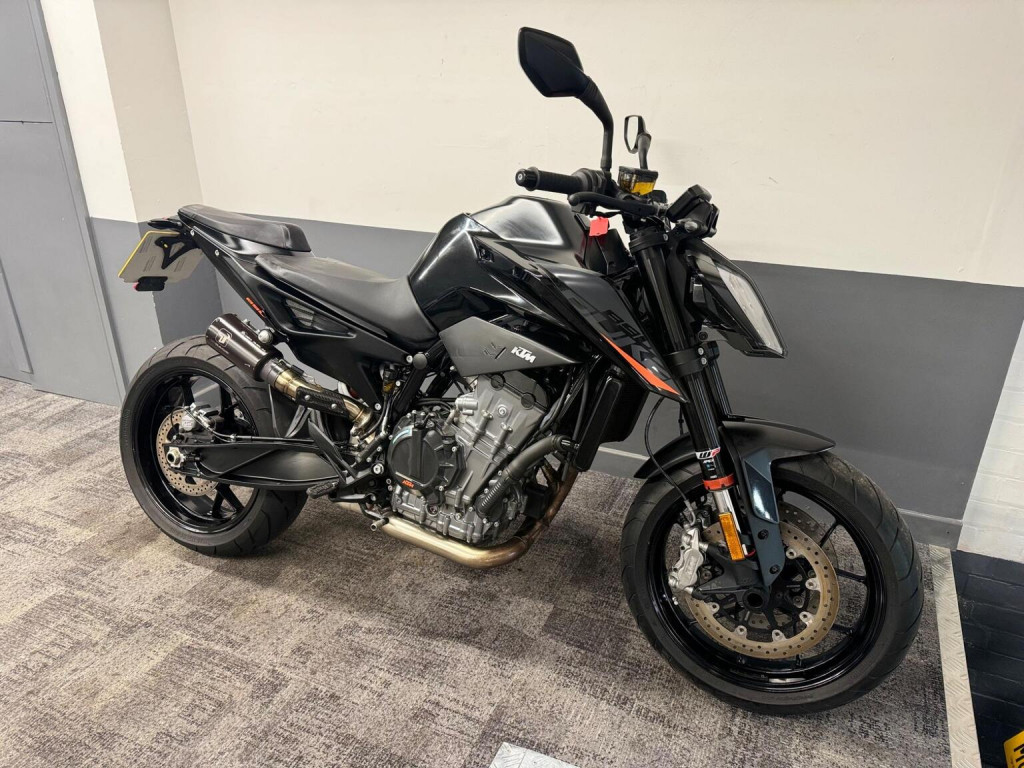KTM 890 DUKE