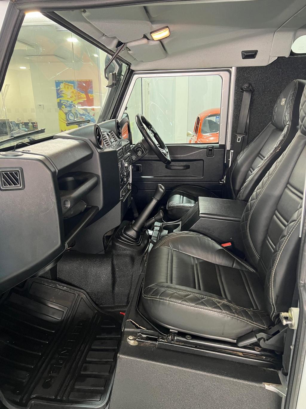 LAND ROVER DEFENDER
