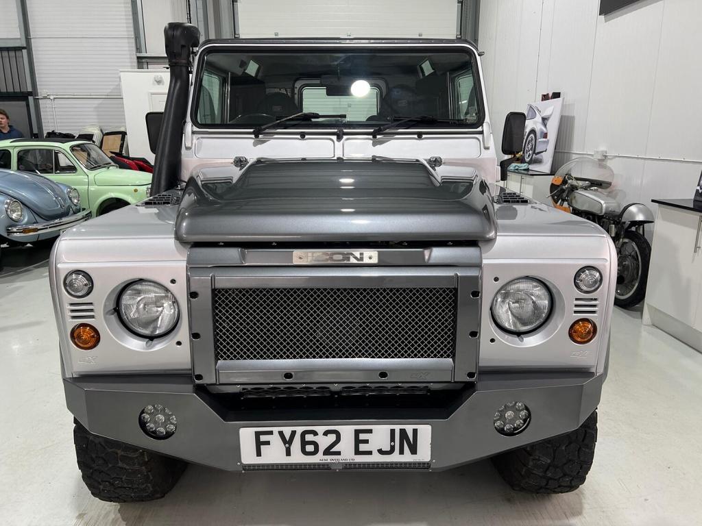 LAND ROVER DEFENDER