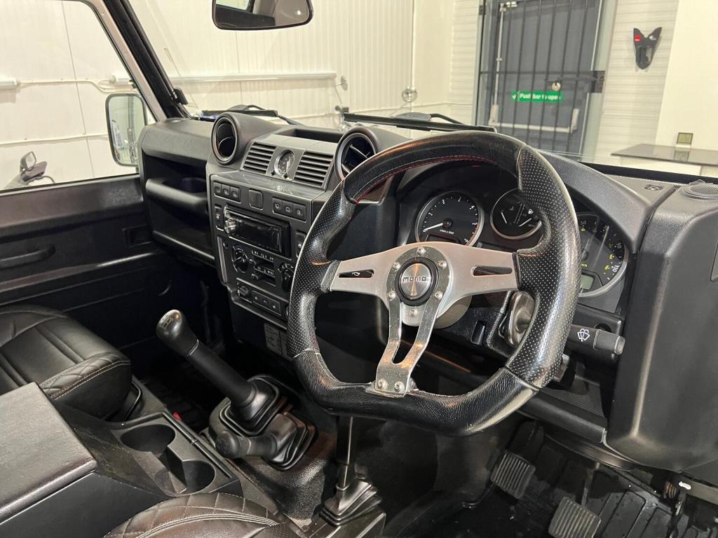 LAND ROVER DEFENDER