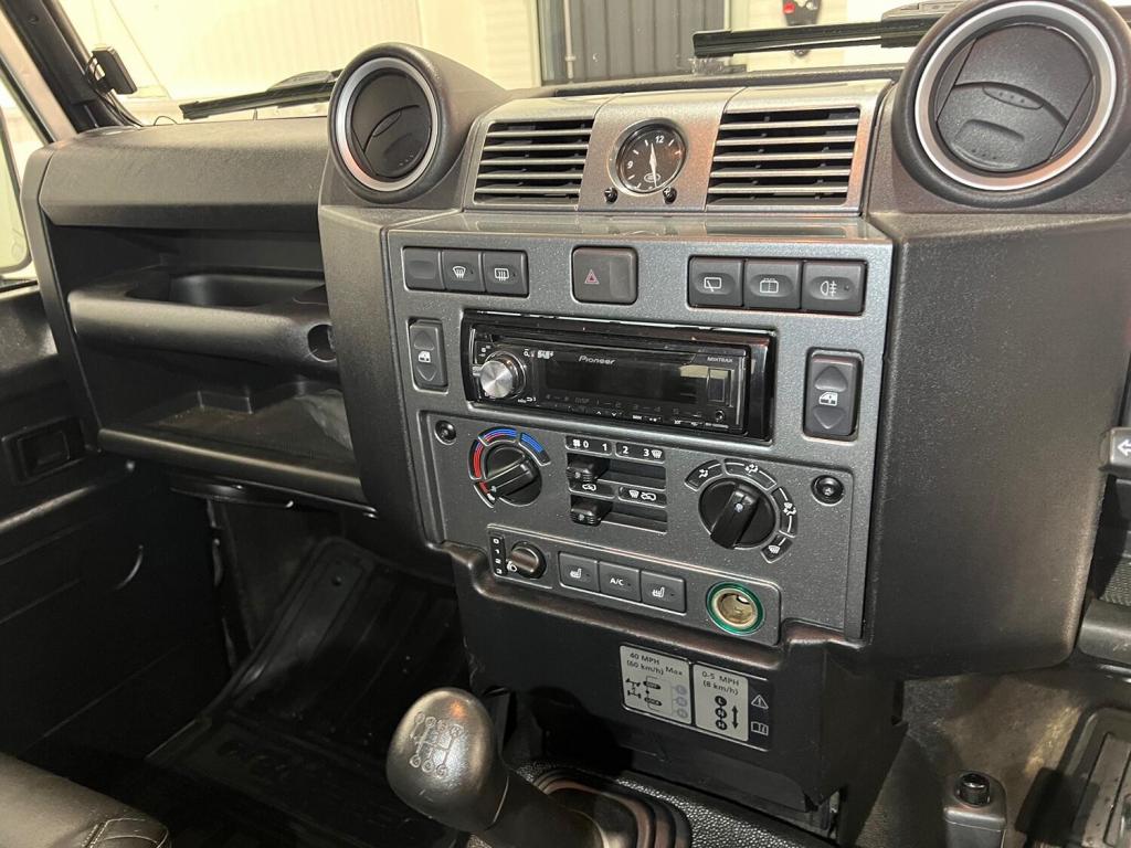LAND ROVER DEFENDER