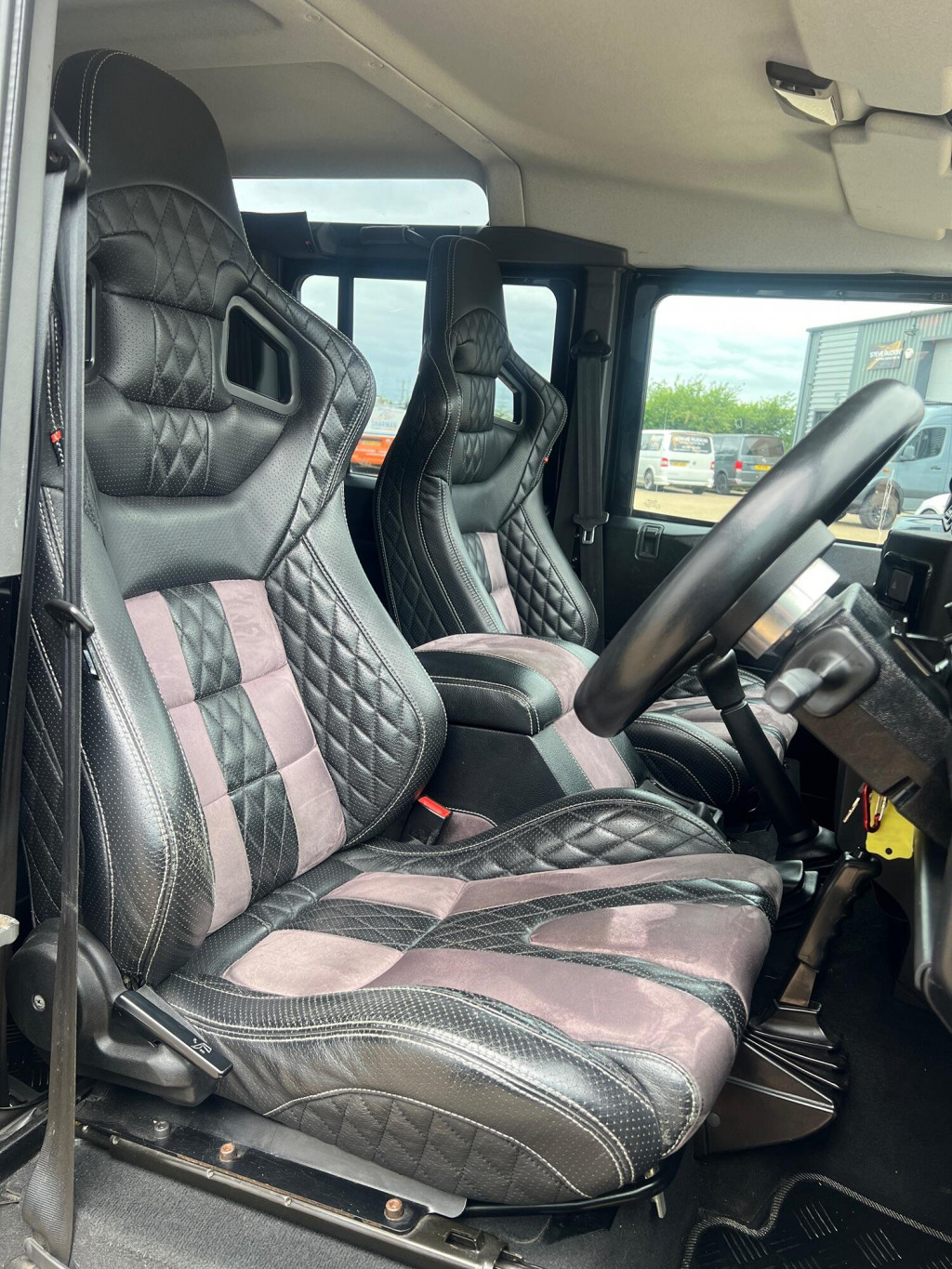 LAND ROVER DEFENDER 110