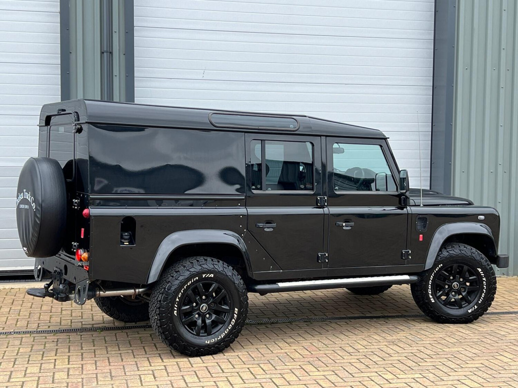 LAND ROVER DEFENDER 110