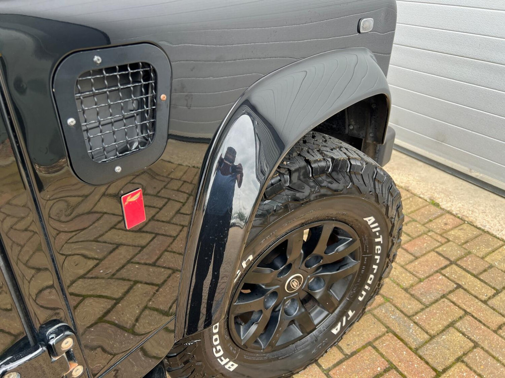 LAND ROVER DEFENDER 110