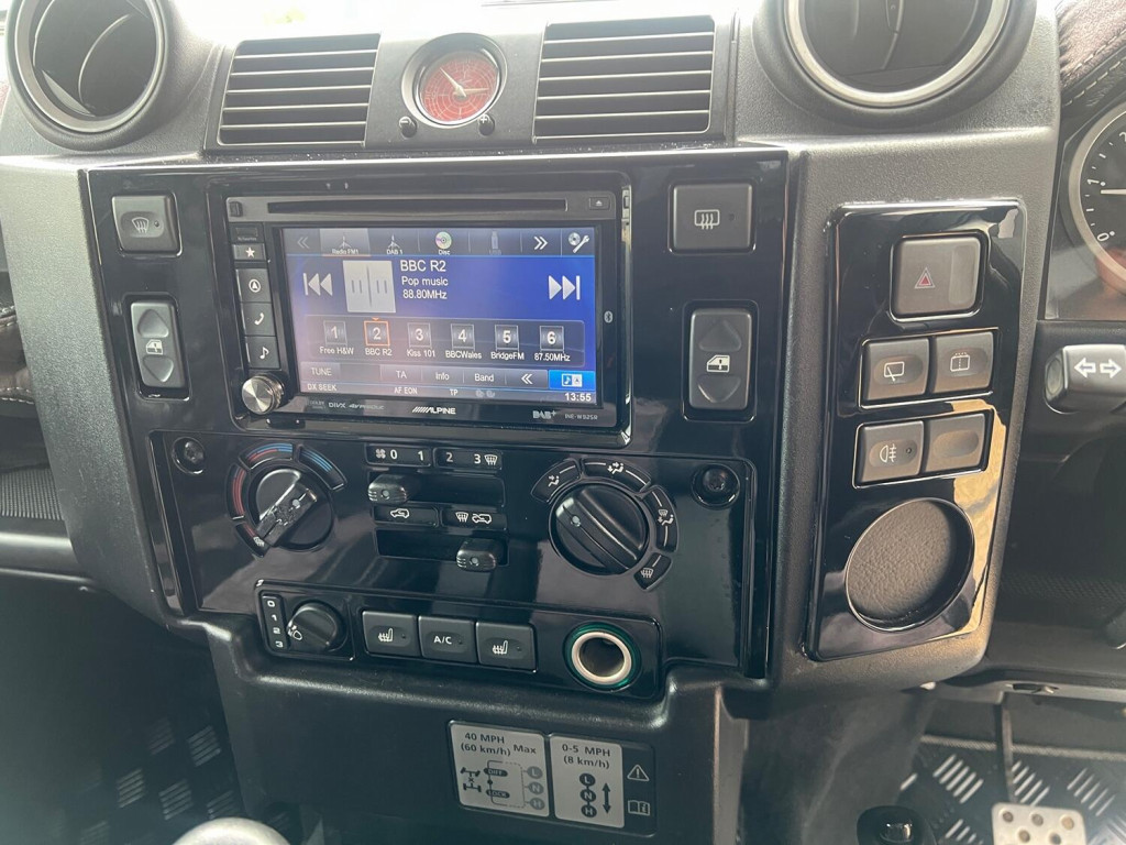 LAND ROVER DEFENDER 110