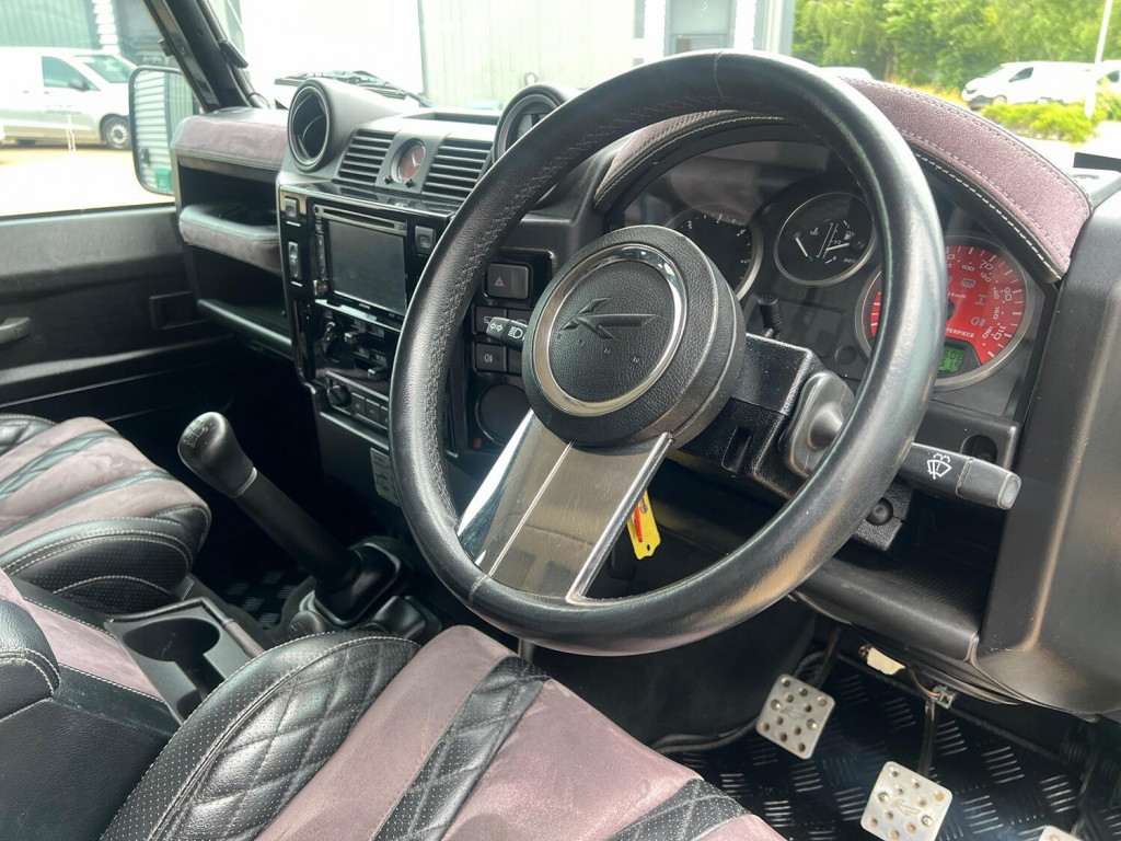 LAND ROVER DEFENDER 110