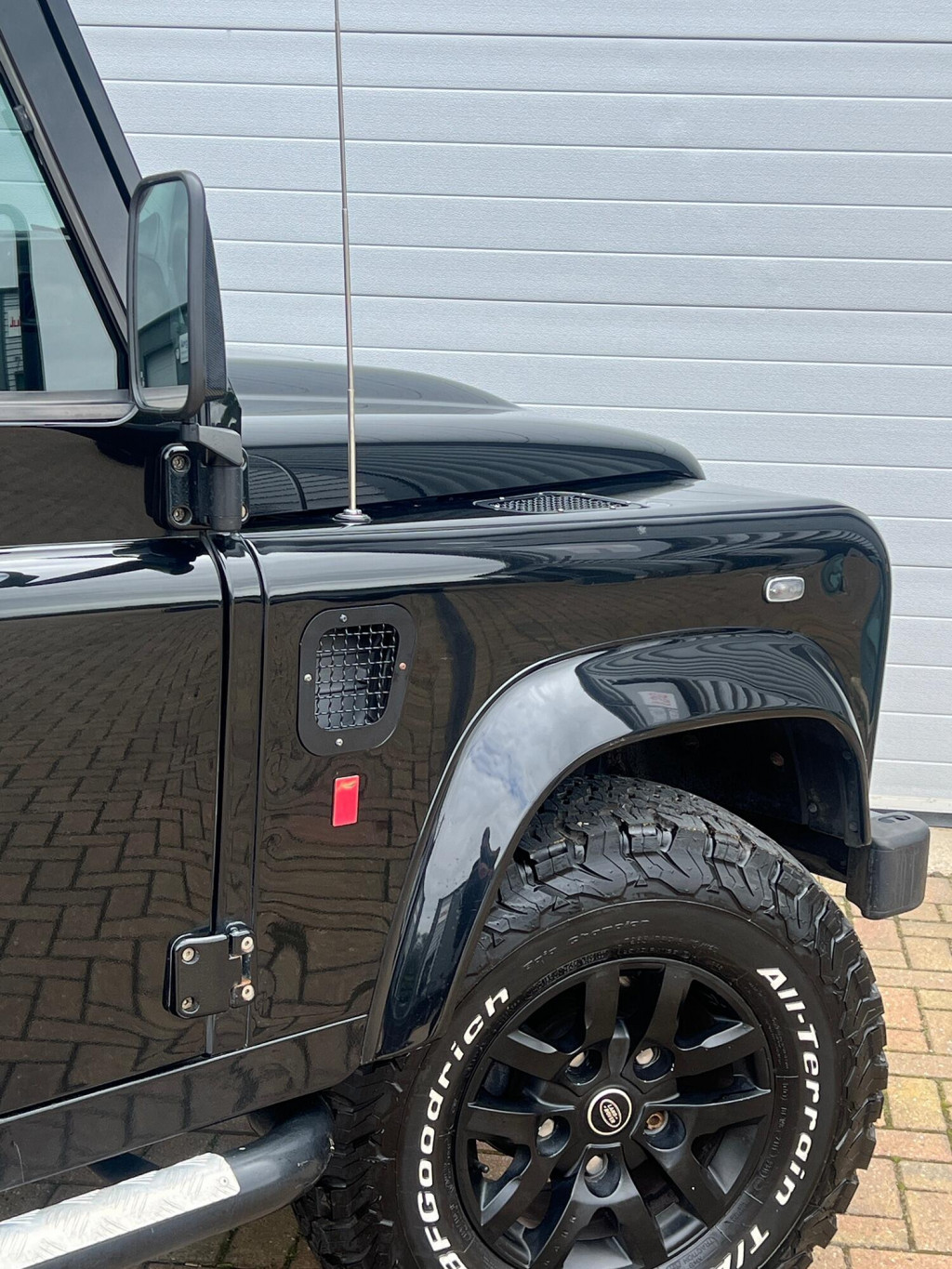 LAND ROVER DEFENDER 110