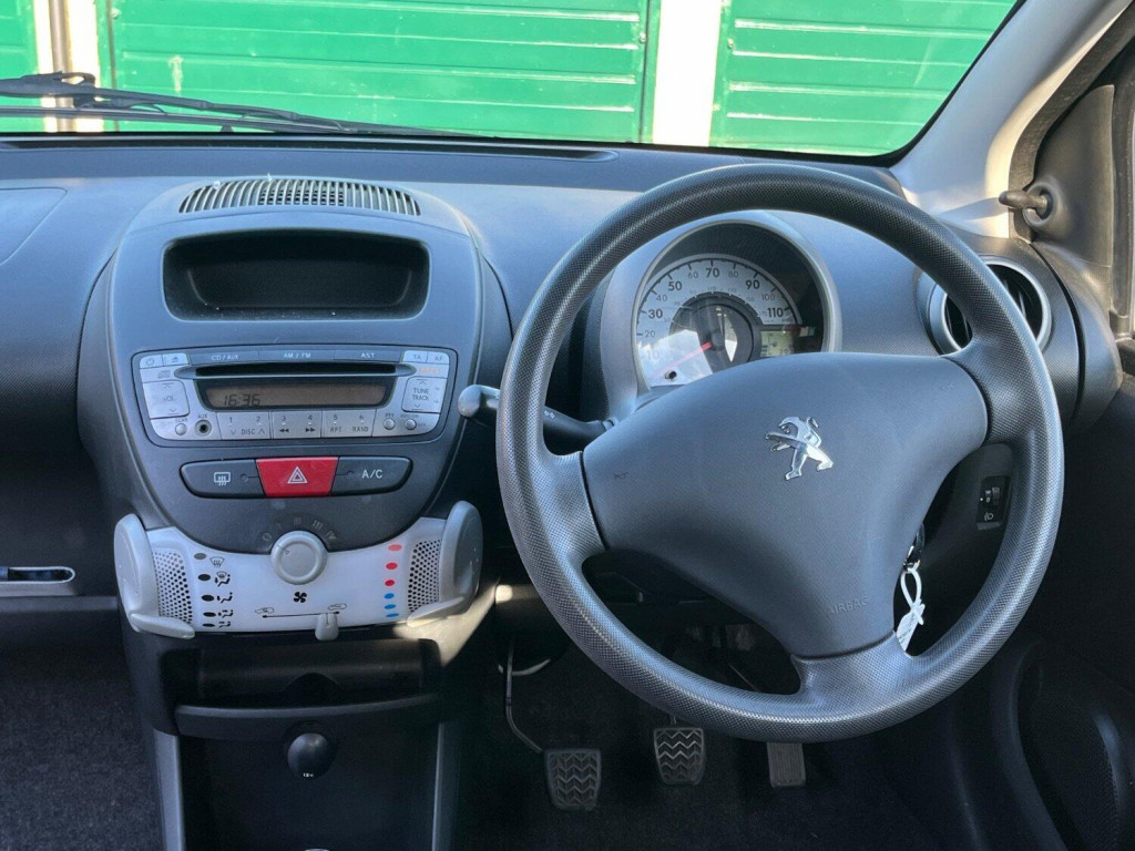 PEUGEOT 107
