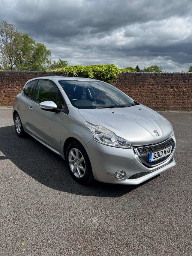 PEUGEOT 208 1.2 VTi Active