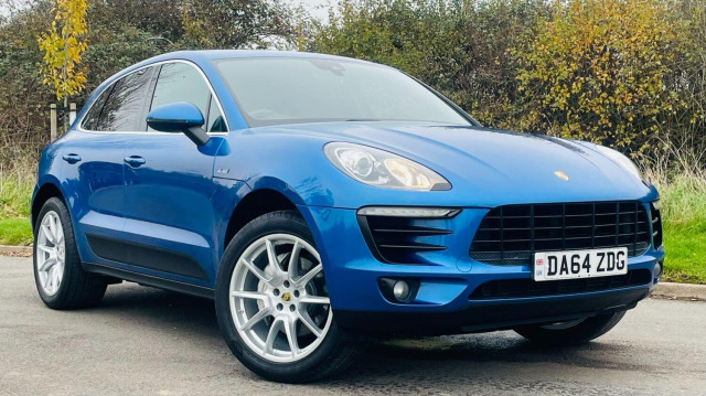 PORSCHE MACAN