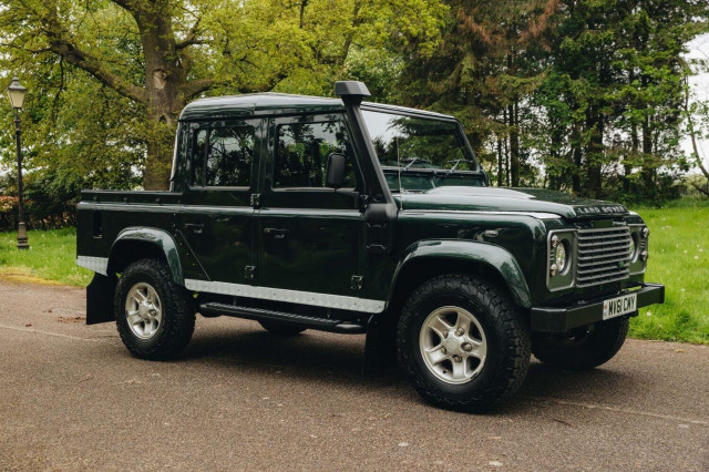LAND ROVER DEFENDER 110