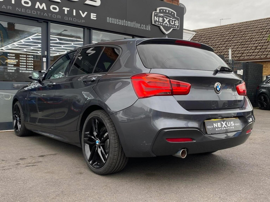 BMW 1 SERIES