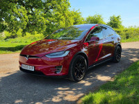 TESLA MODEL X