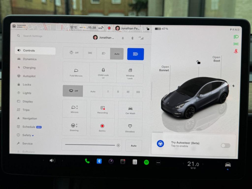 TESLA MODEL Y