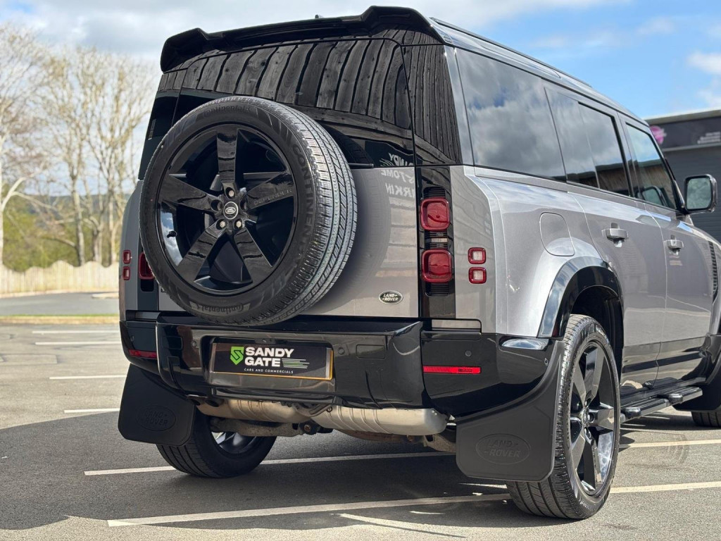 LAND ROVER DEFENDER 110