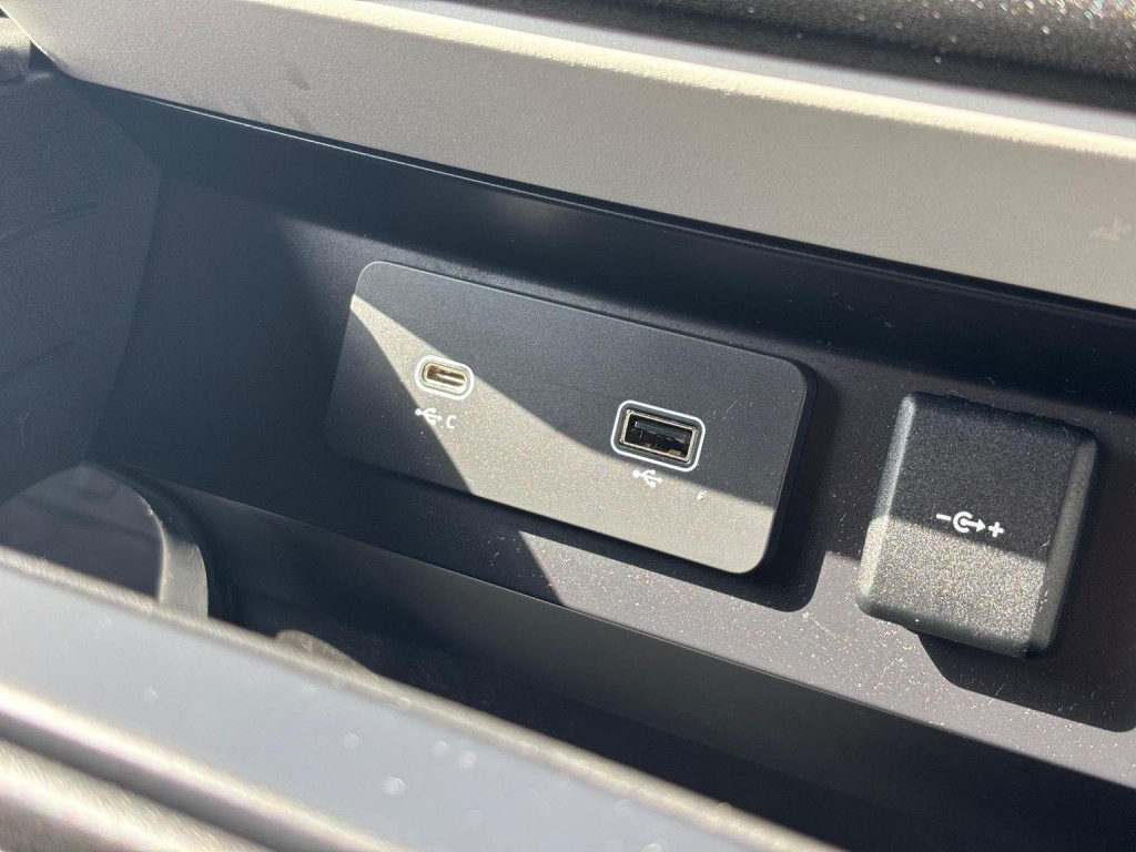 LAND ROVER DEFENDER 110