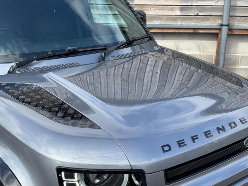 LAND ROVER DEFENDER 110