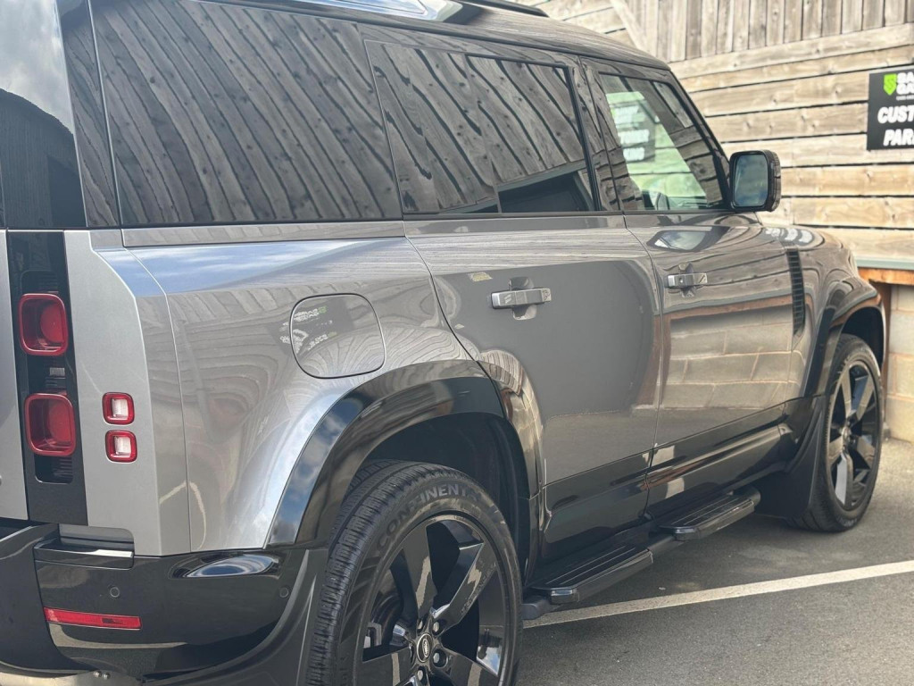 LAND ROVER DEFENDER 110