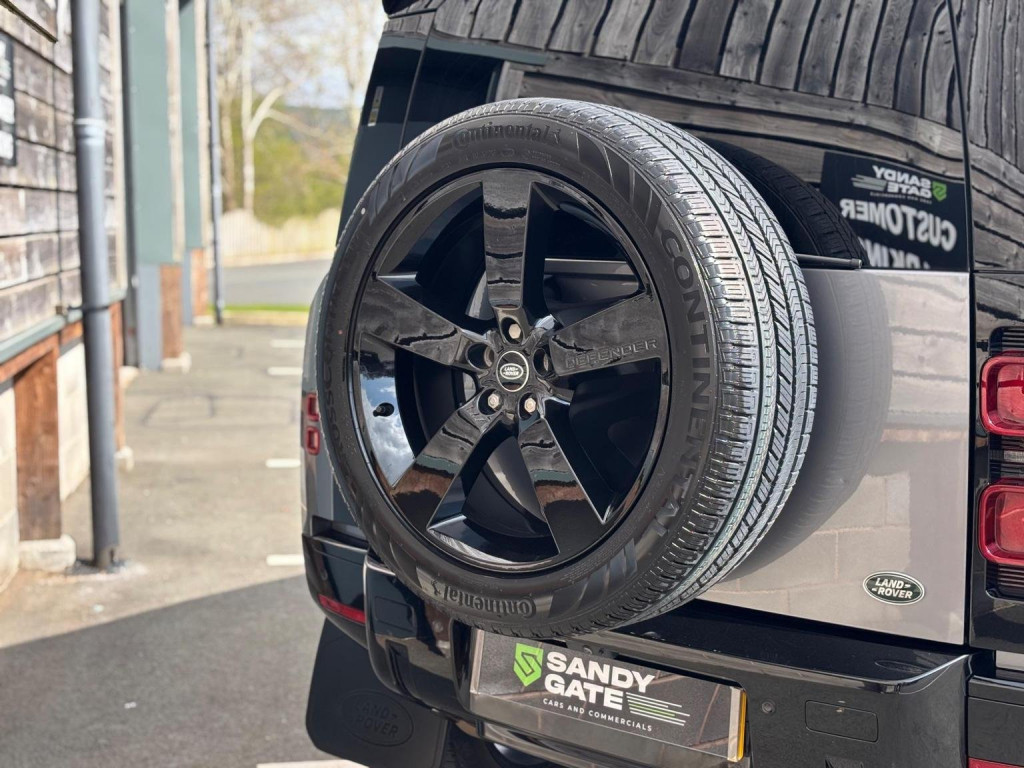 LAND ROVER DEFENDER 110