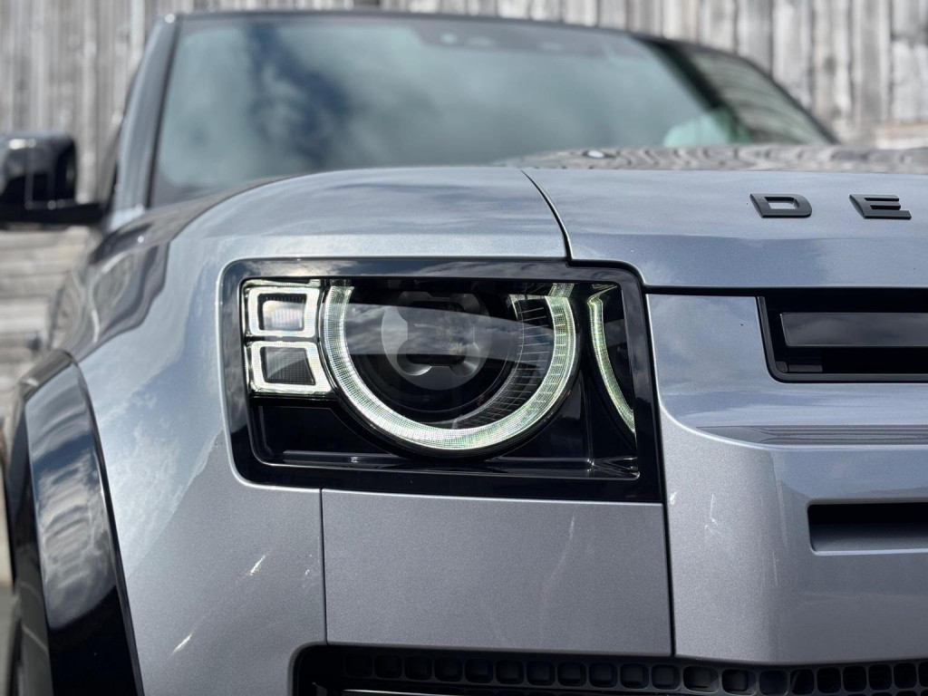 LAND ROVER DEFENDER 110