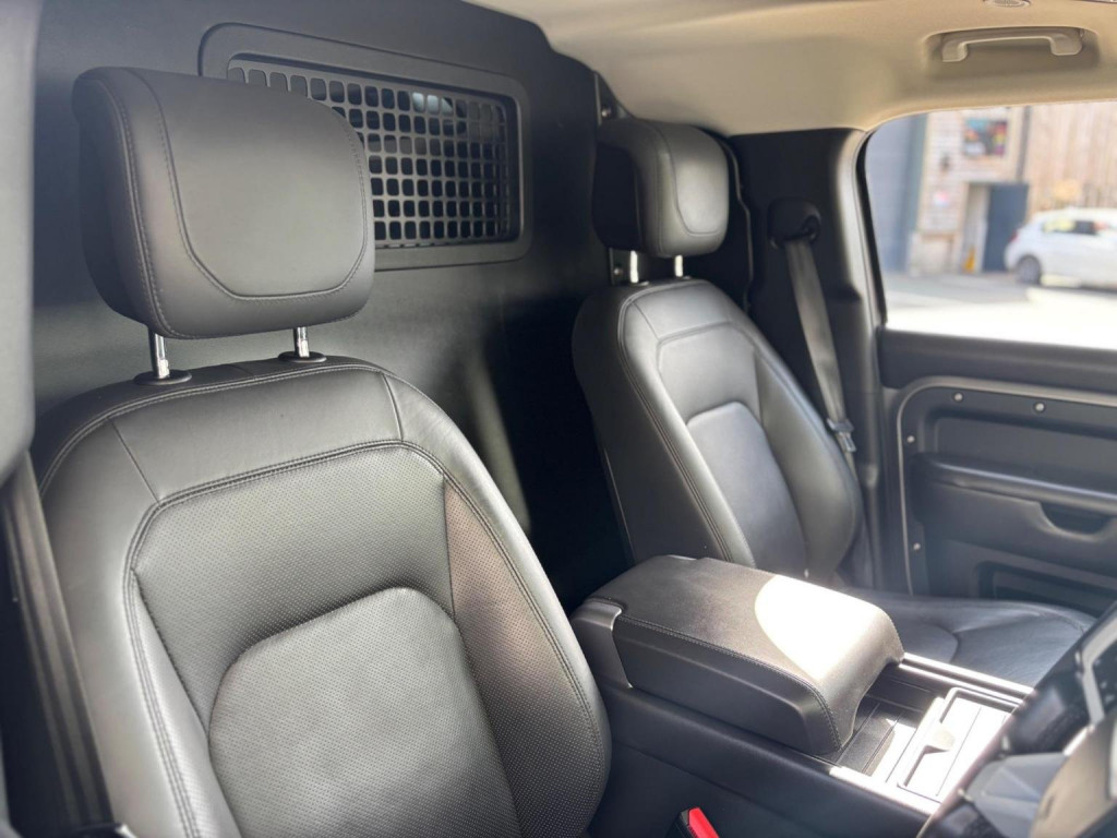 LAND ROVER DEFENDER 110