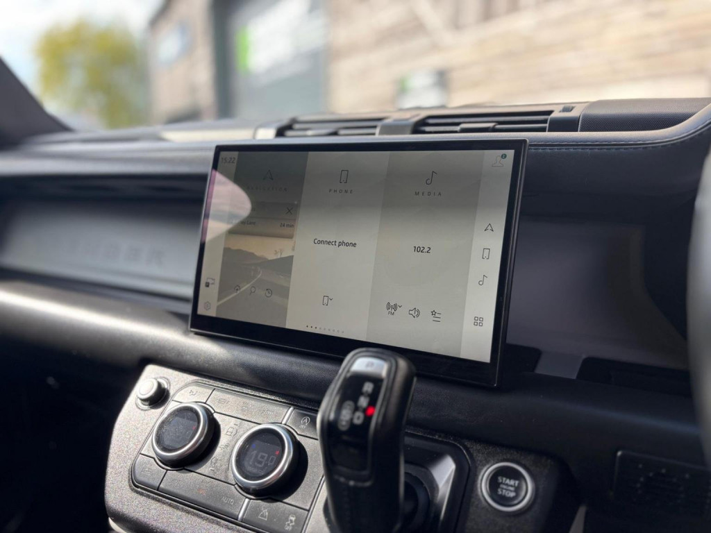 LAND ROVER DEFENDER 110