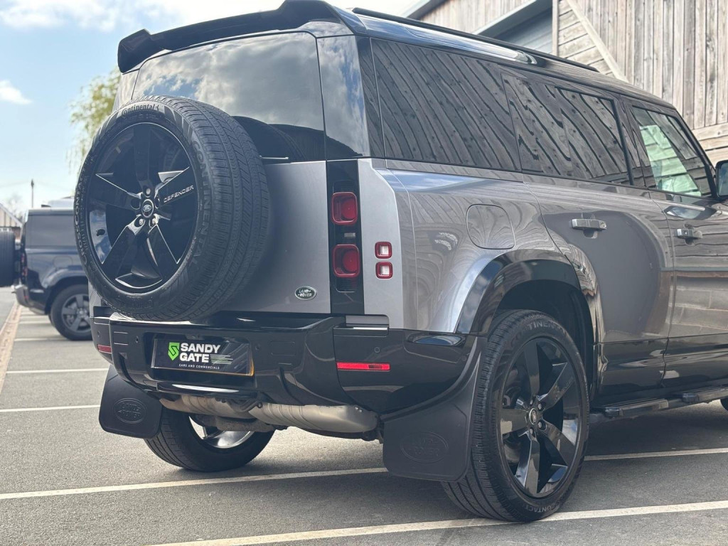 LAND ROVER DEFENDER 110