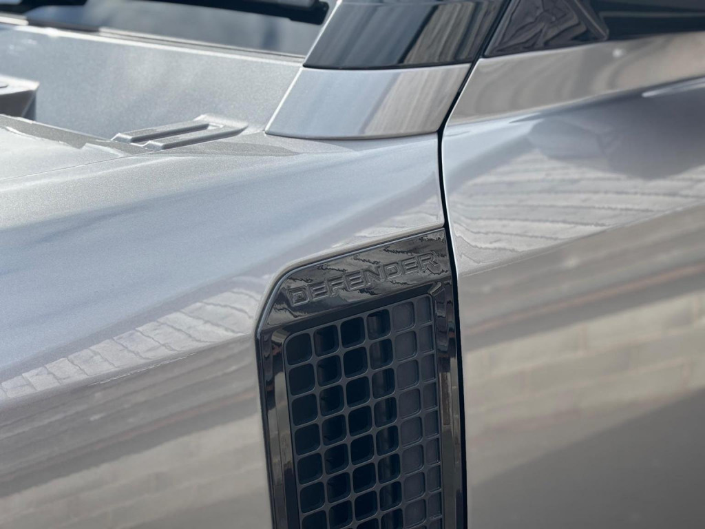 LAND ROVER DEFENDER 110