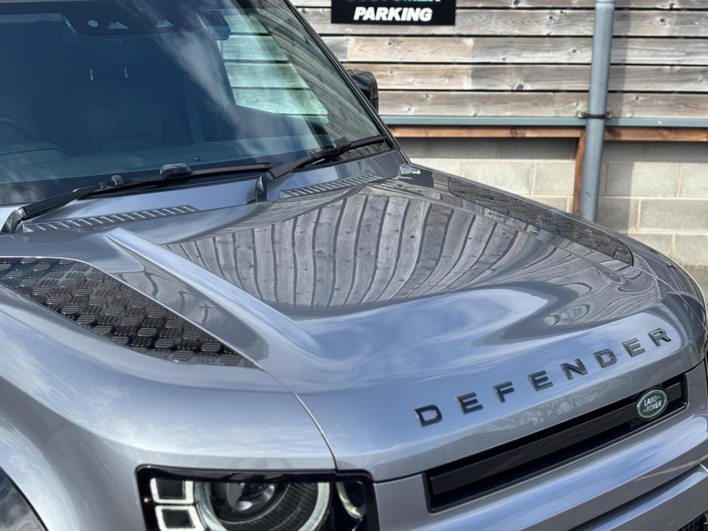 LAND ROVER DEFENDER 110