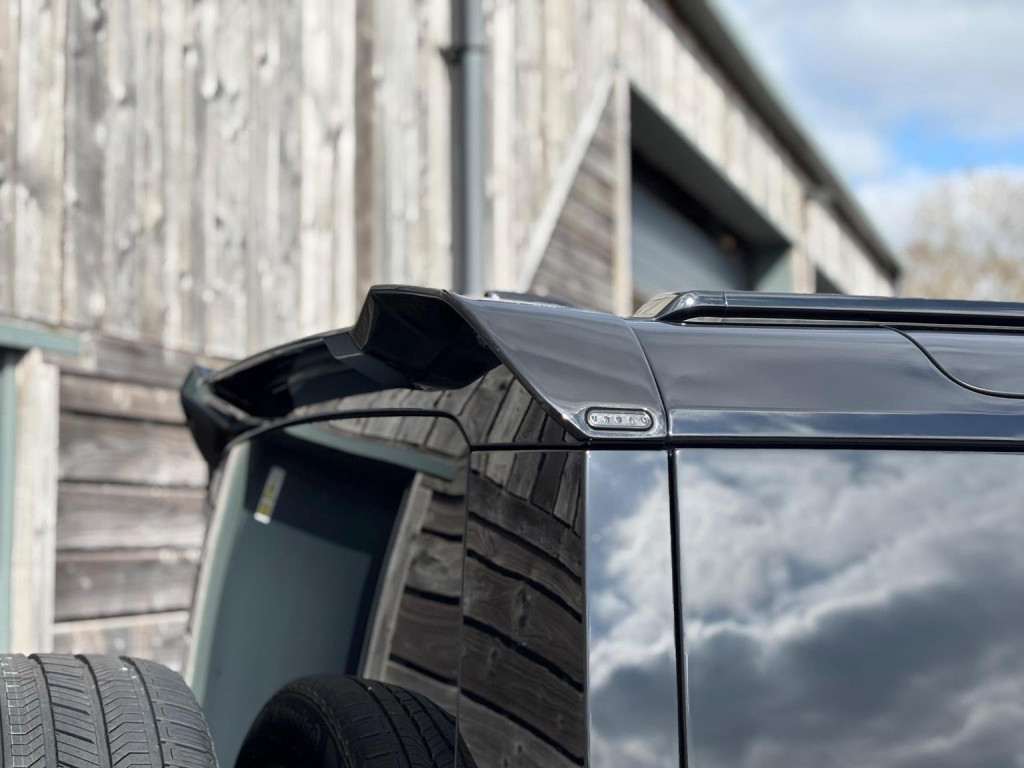 LAND ROVER DEFENDER 110