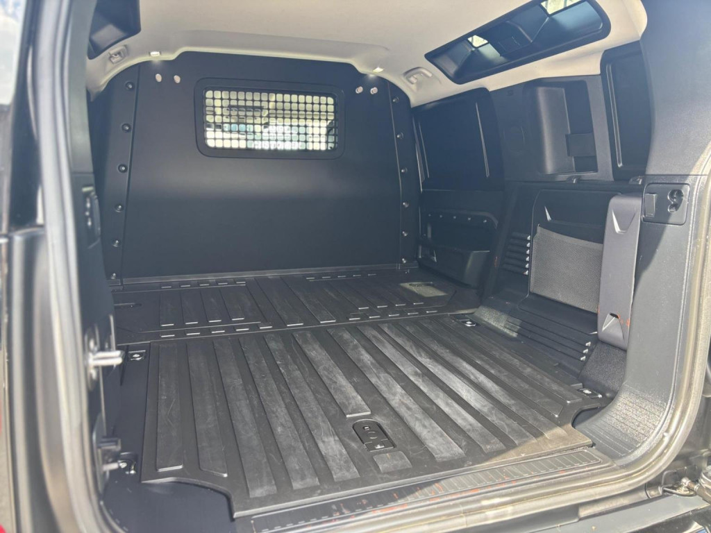 LAND ROVER DEFENDER 110