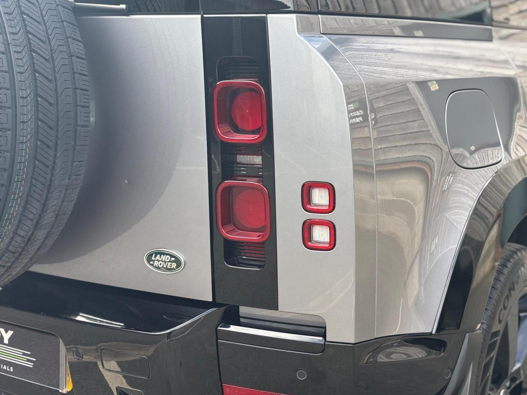 LAND ROVER DEFENDER 110