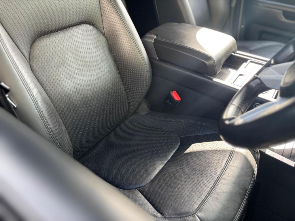 LAND ROVER DEFENDER 110