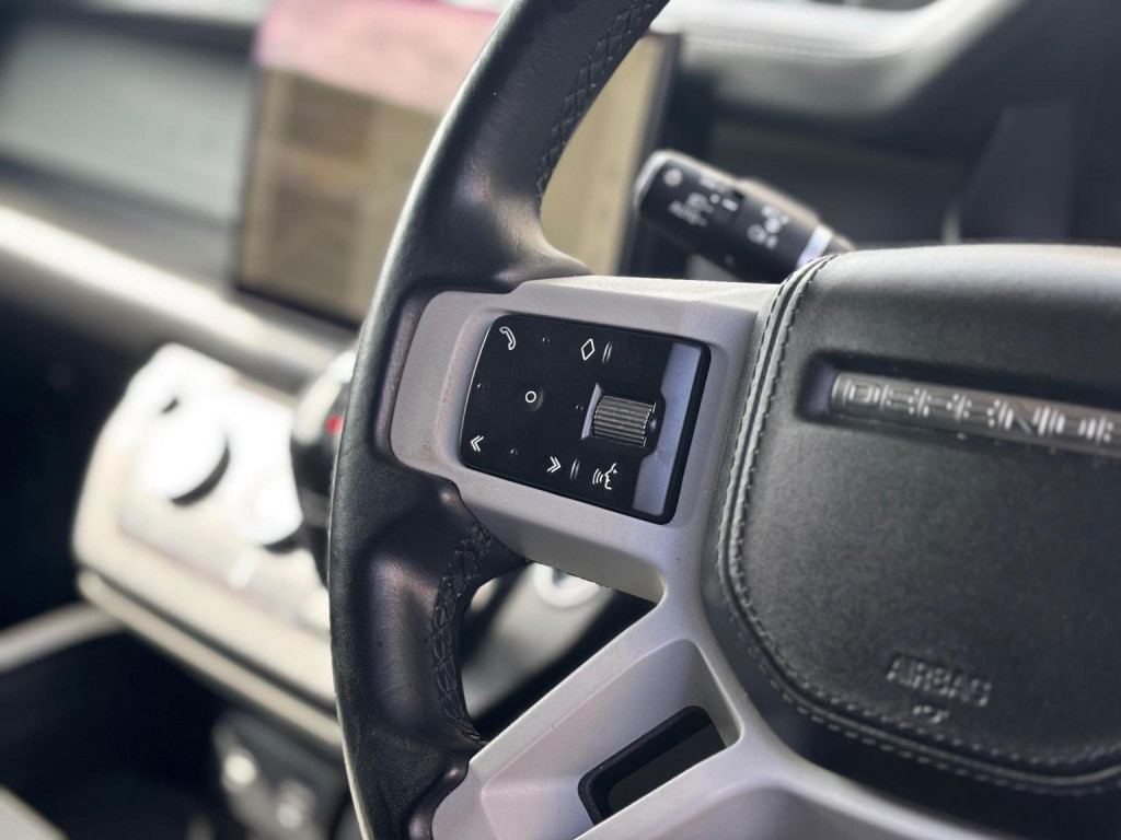 LAND ROVER DEFENDER 110