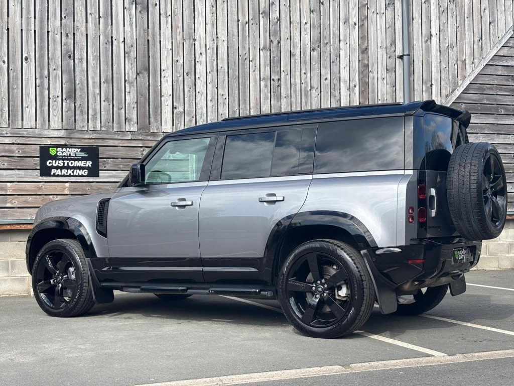 LAND ROVER DEFENDER 110
