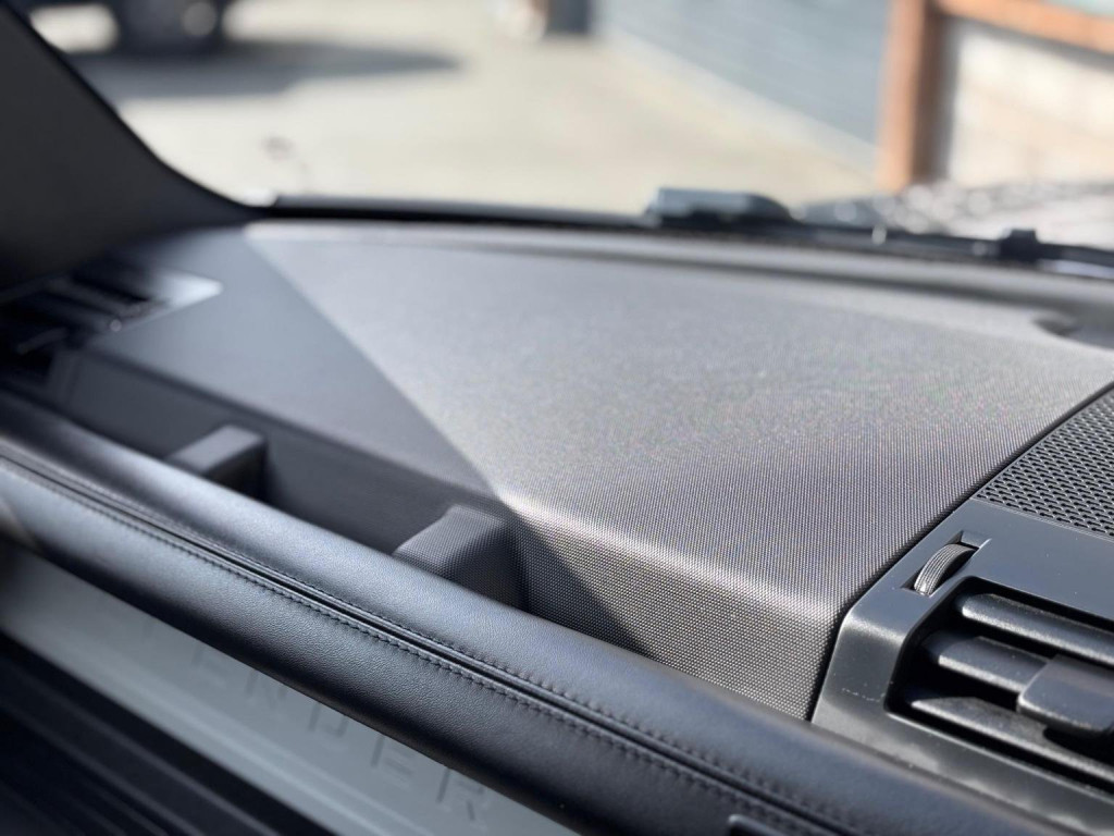 LAND ROVER DEFENDER 110