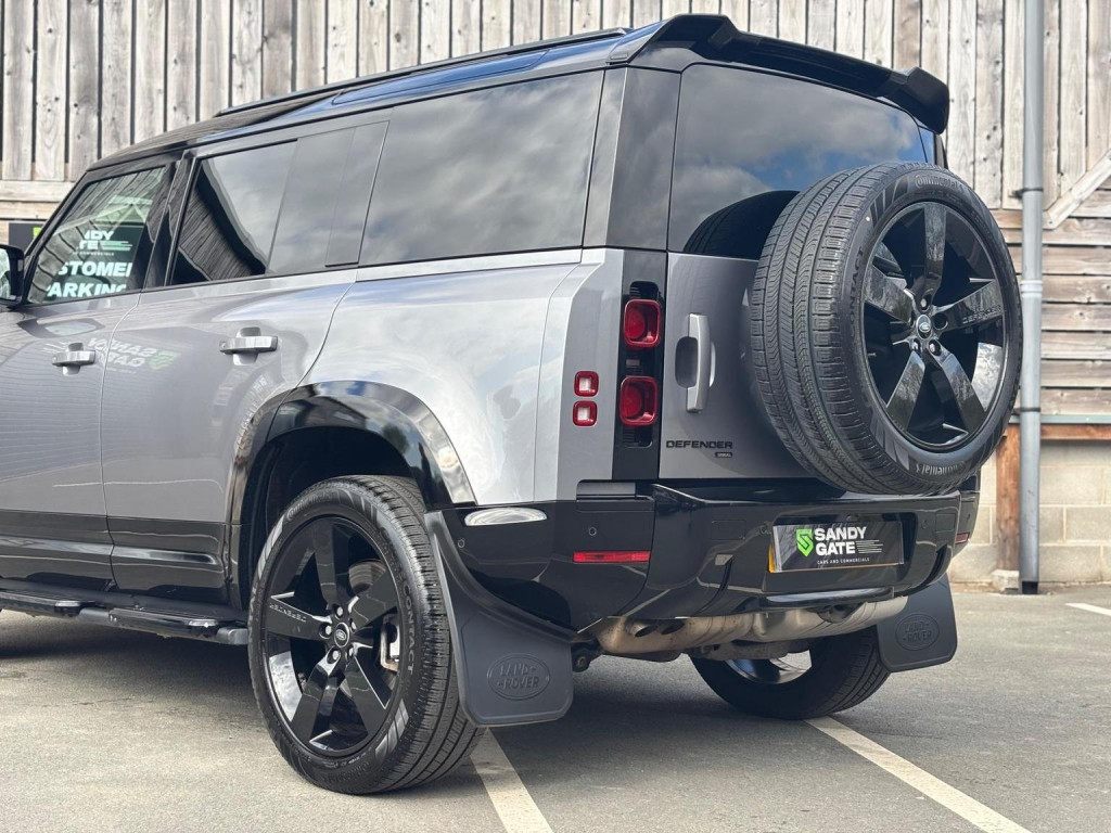 LAND ROVER DEFENDER 110