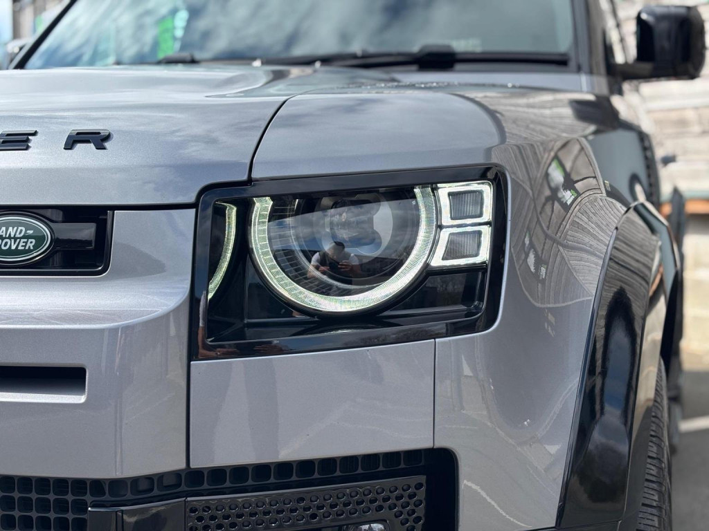 LAND ROVER DEFENDER 110